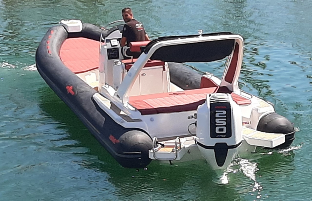 SEMI-RIGIDE ALTAMAREA WAVE 27 " 250 cv